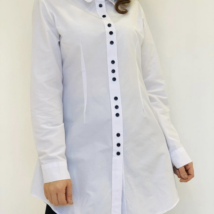 LONG WHITE SHIRT WITH BLACK BUTTONS